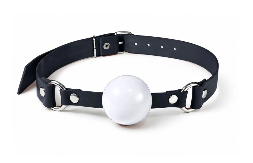 Кляп силиконовый Feral Feelings Silicon Ball Gag Black/White, черный ремень, белый шарик фото 1