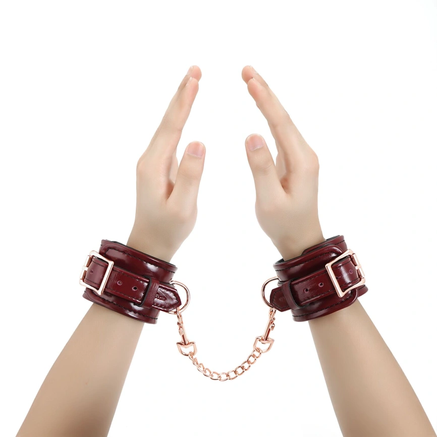 Кожаные наручники Liebe Seele Wine Red Wrist Cuffs, съемная цепочка-крепление фото 9