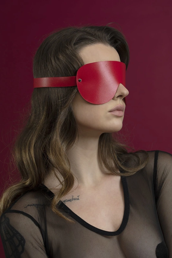 Маска на глаза Feral Feelings - Blindfold Mask, натуральная кожа, красная фото 2