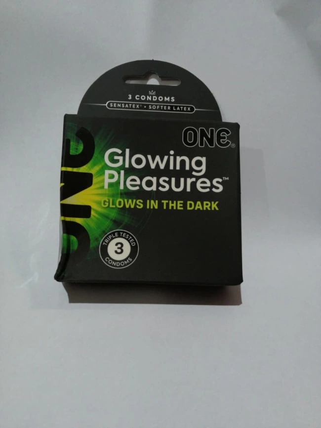 Презервативы ONE Glowing Pleasures, 3 шт, светятся в темноте (мятая упаковка!!!) фото 4