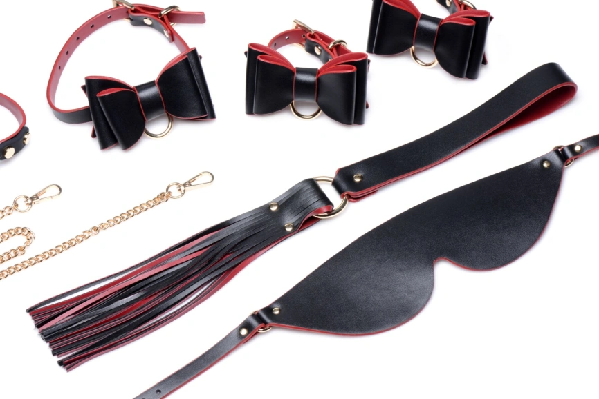 Набор БДСМ с дорожной сумкой Master Series: Bow — Luxury BDSM Set With Travel Bag, 11 предметов фото 6