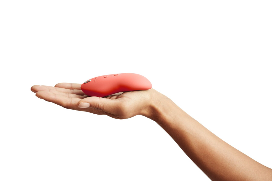 Потужний мінівібромасажер Touch X Crave Coral by We-Vibe, зручно поєднувати з проникним сексом	 фото 8