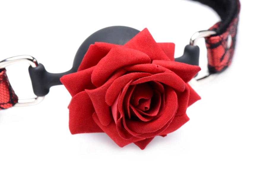Кляп с розой Master Series: Eye-Catching Ball Gag With Rose, черно-красный фото 3