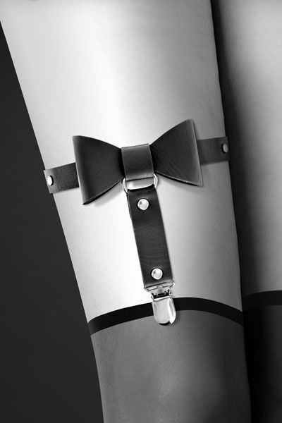 Гартер на ногу Bijoux Pour Toi - WITH BOW Black, сексуальна підв'язка з бантиком, екошкіра фото 3