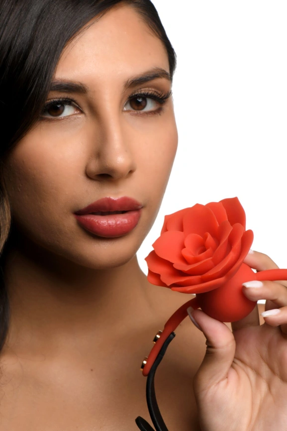 Силиконовый кляп с розой Master Series: Blossom Silicone Rose Gag – Red фото 8