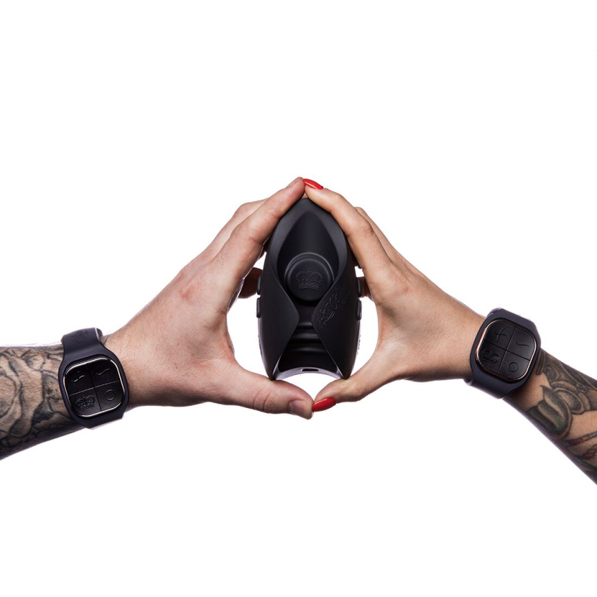 Іграшка для пар Hot Octopuss PULSE DUO LUX, пульсація+вібрація, використання без рук, 2 пульти фото 2